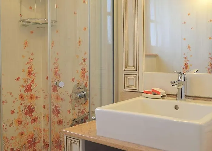 לינה וארוחת בוקר Swan Deluxe 1890 Çeşme